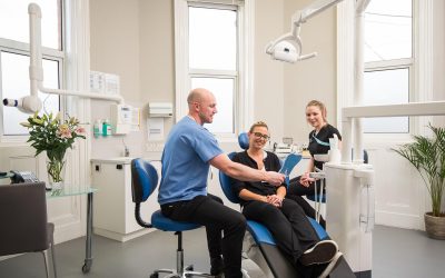 Manutenzione degli impianti dentali: consigli per una lunga durata